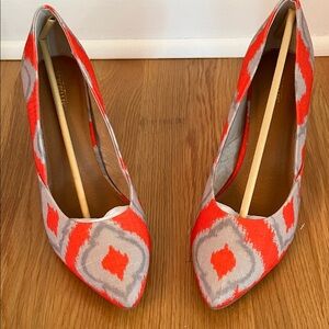 Seychelles Coral and Gray Ikat Pointed-Toe Pumps NWOT